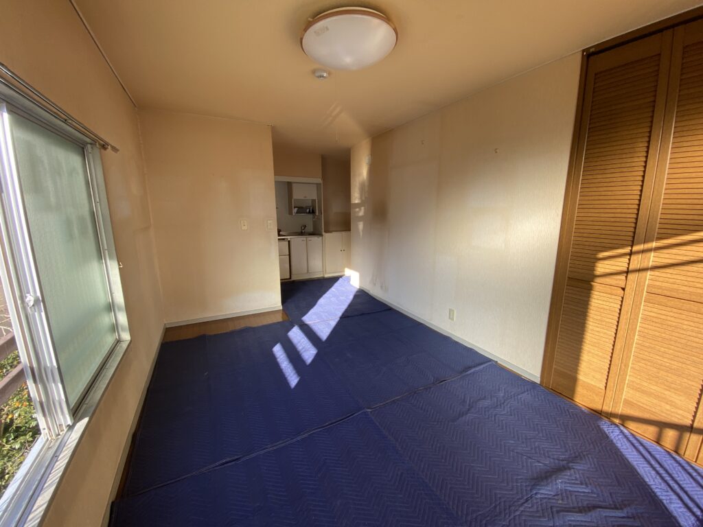 作業前、床養生の写真