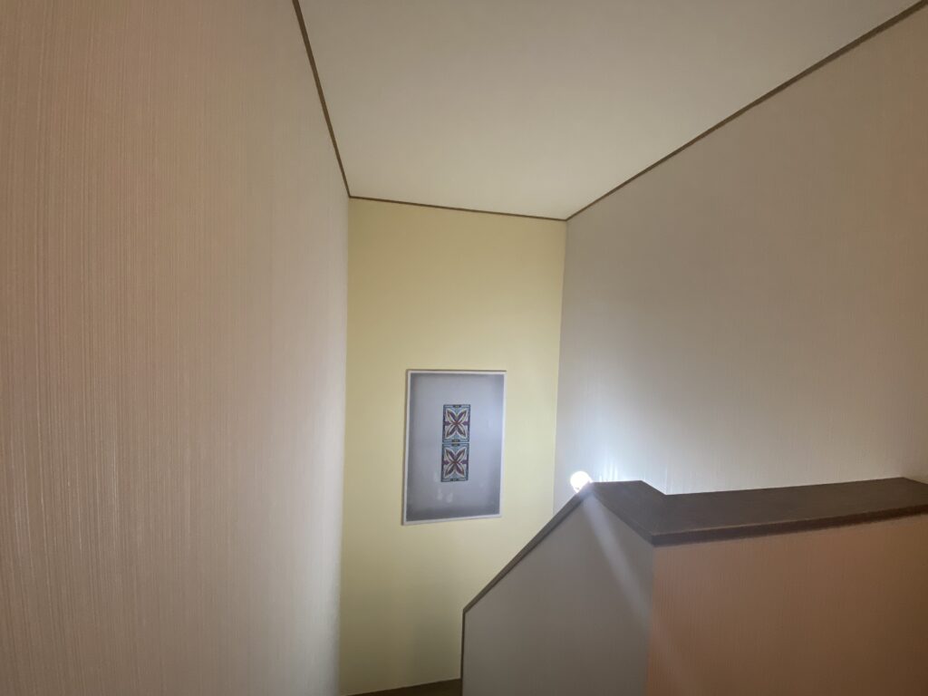 階段 壁紙張替 施工後